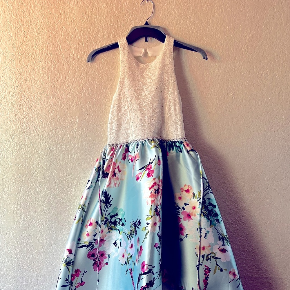 Dress - Picture 2 of 4